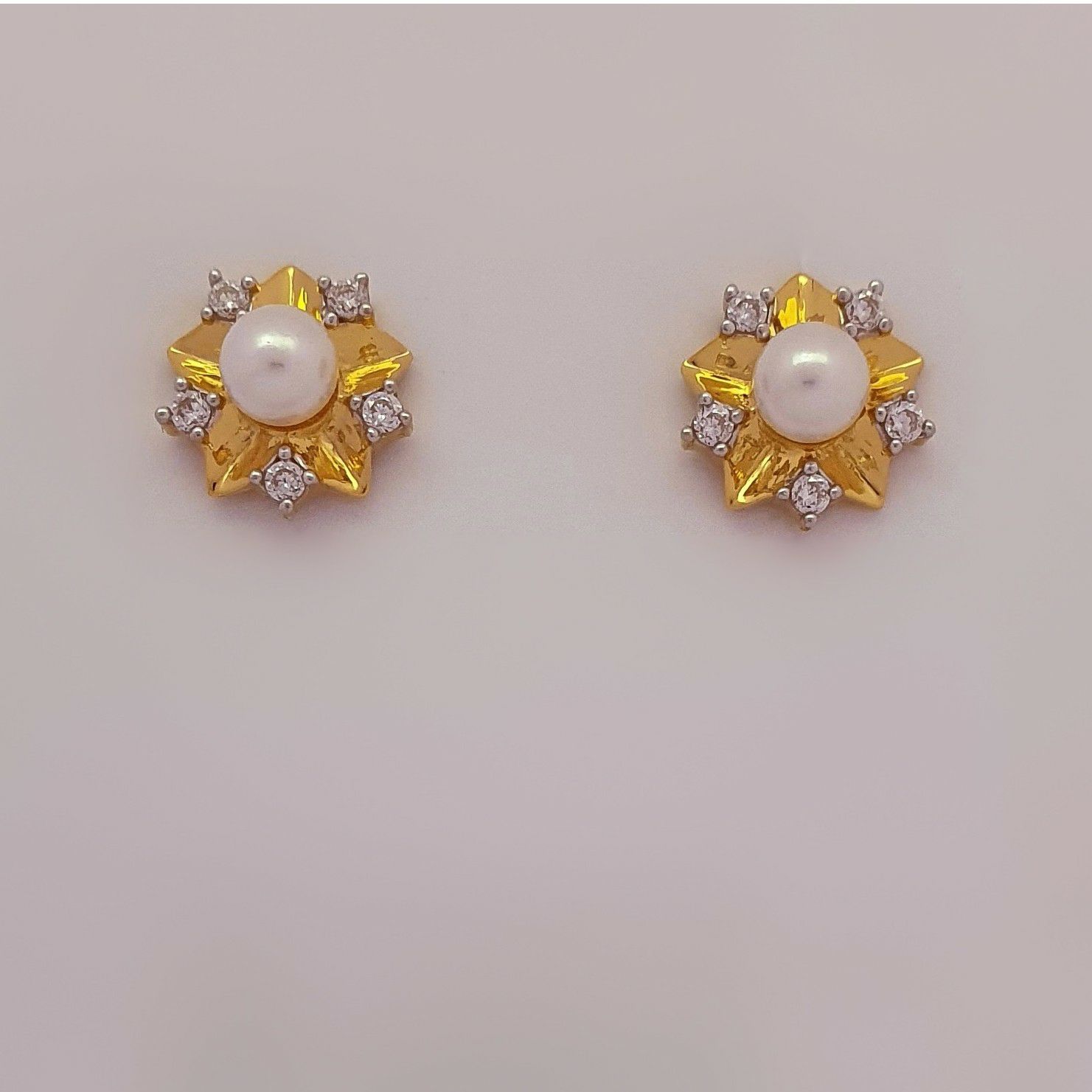 FANCY PEARL EARRING