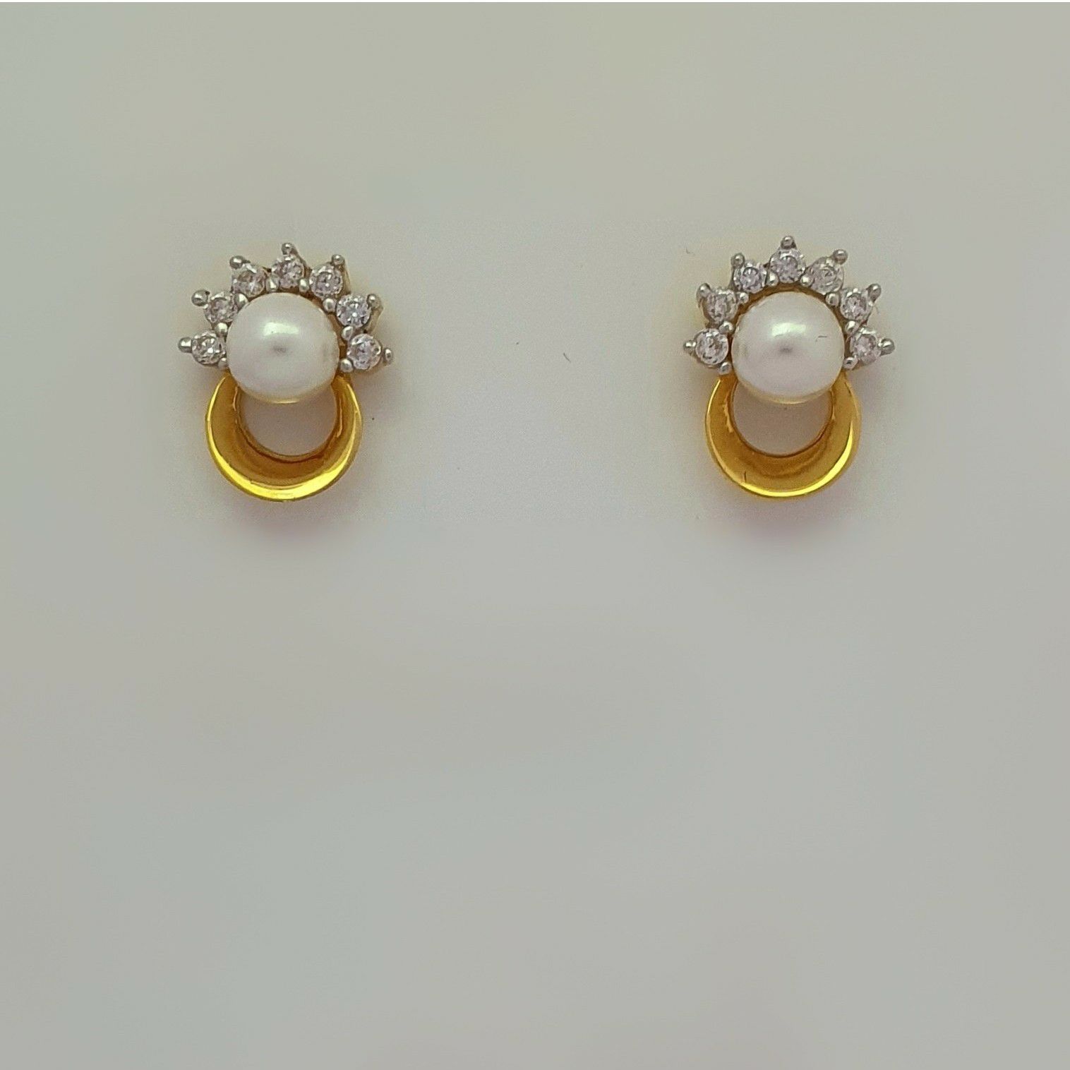 FANCY PEARL EARRING