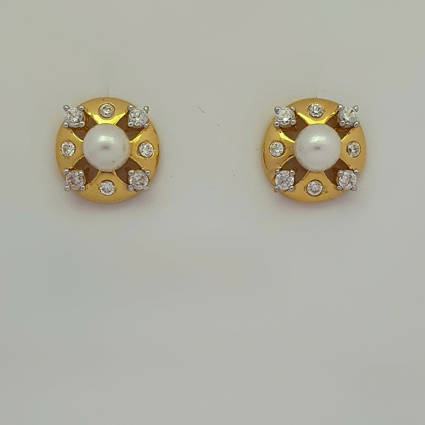 FANCY PEARL EARRING