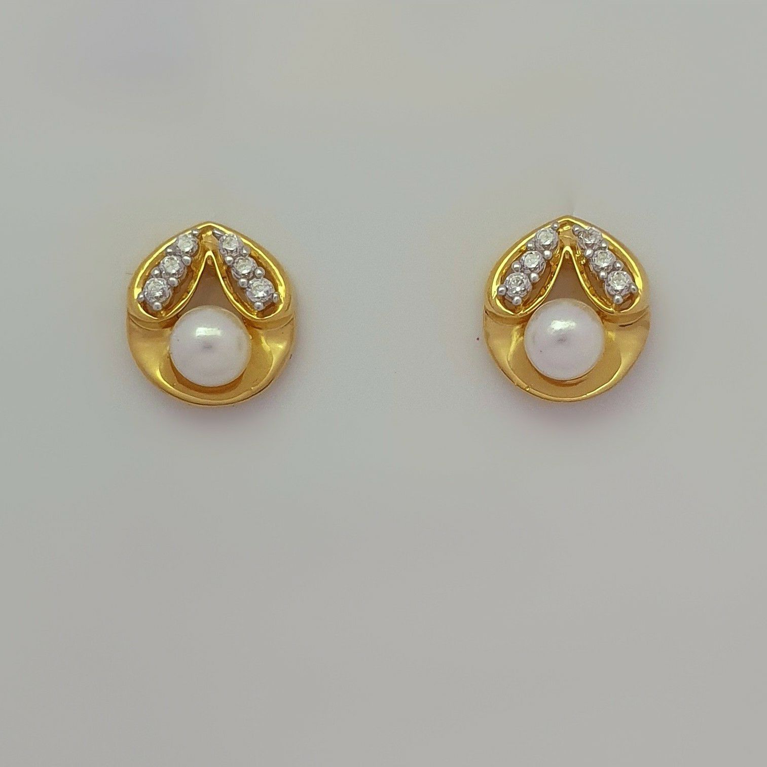 FANCY PEARL EARRING