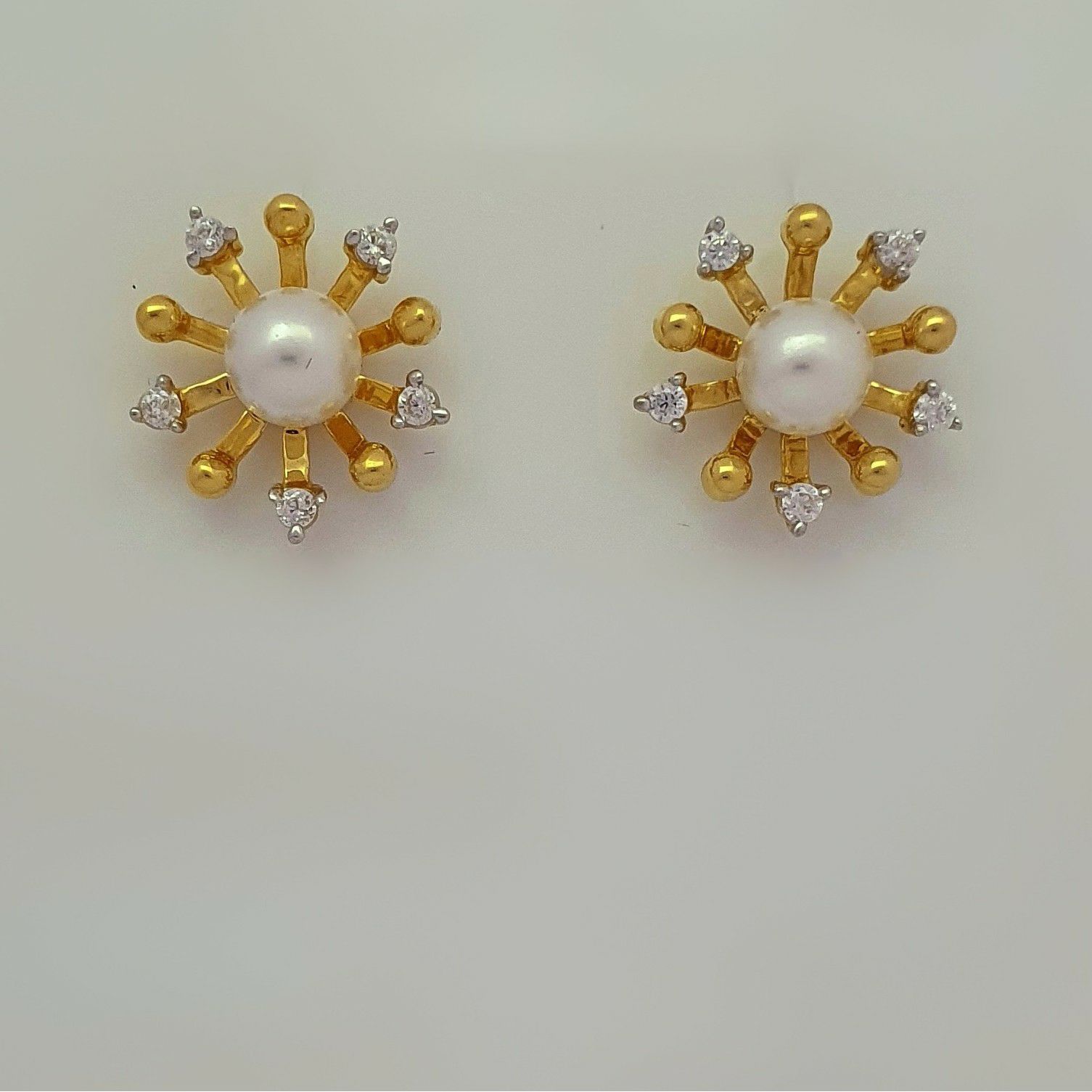 FANCY PEARL EARRING