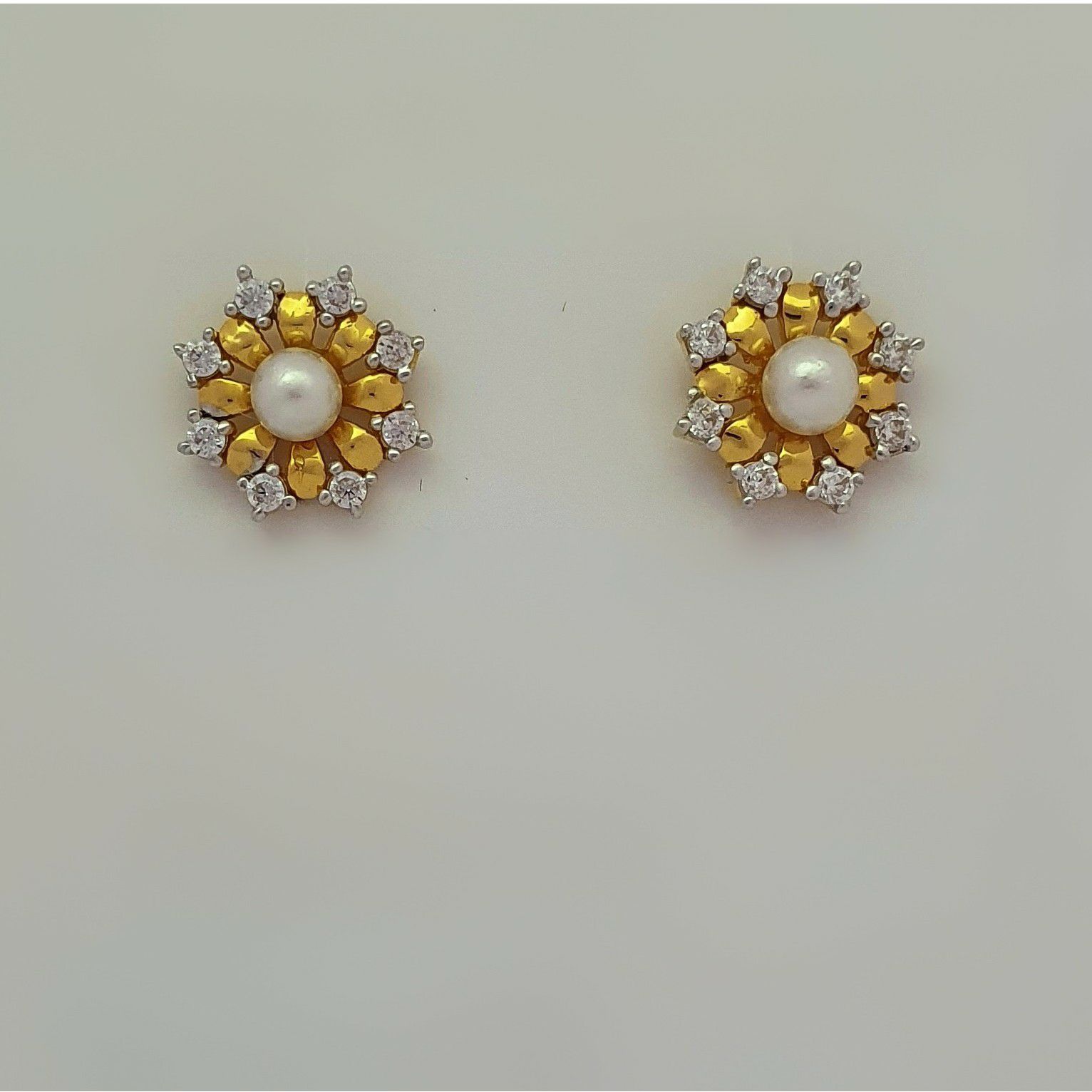 FANCY PEARL EARRING
