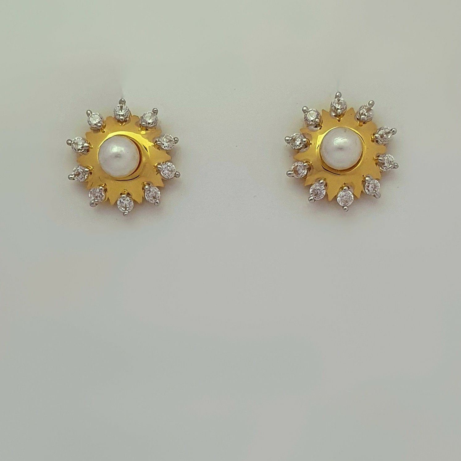 FANCY PEARL EARRING