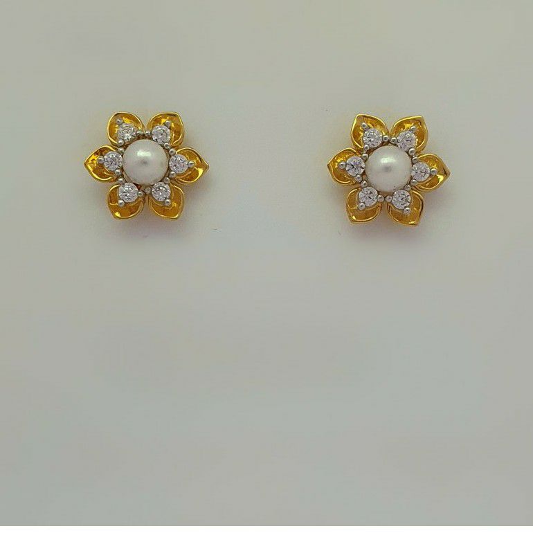 FANCY PEARL EARRING
