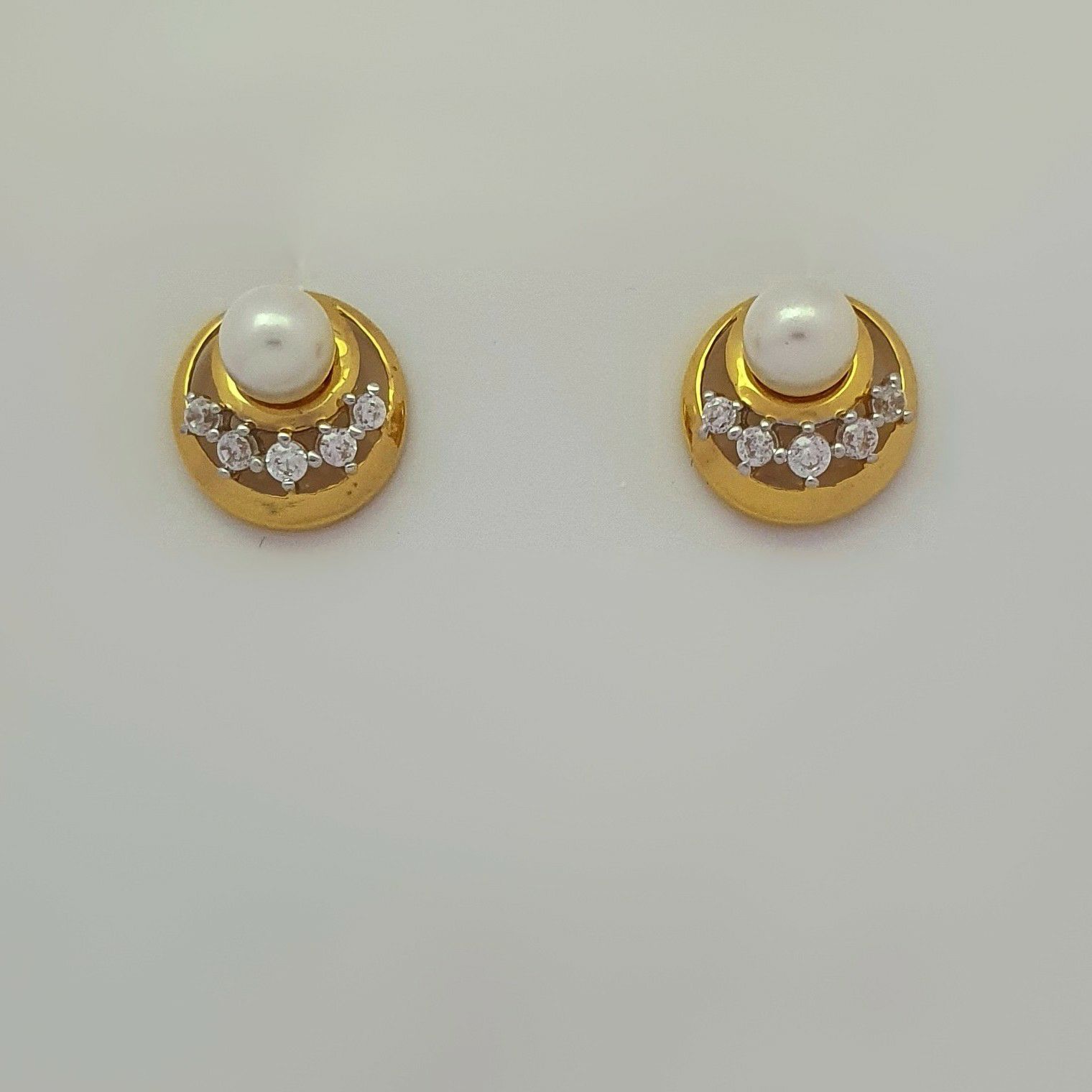 FANCY PEARL EARRING