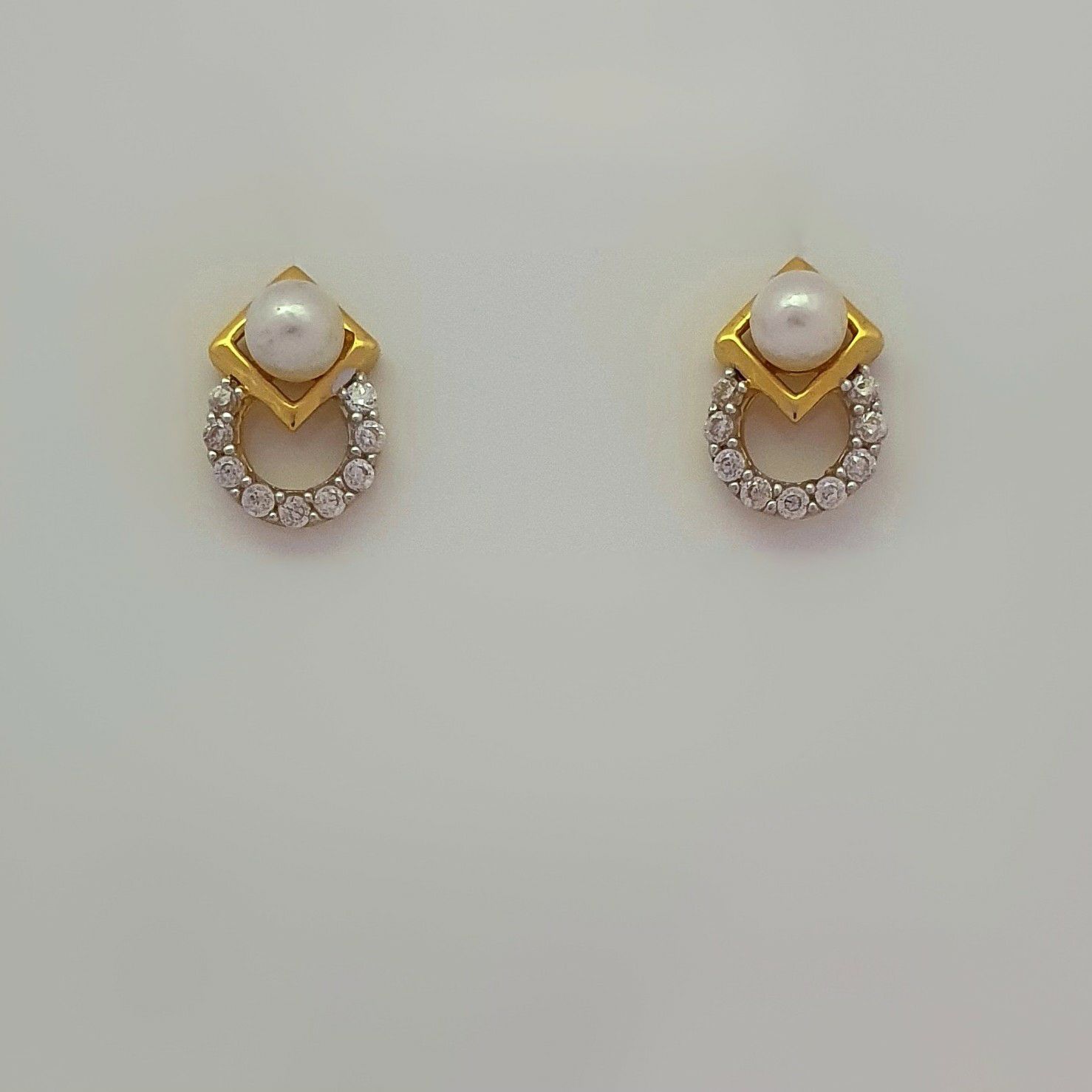 FANCY PEARL EARRING