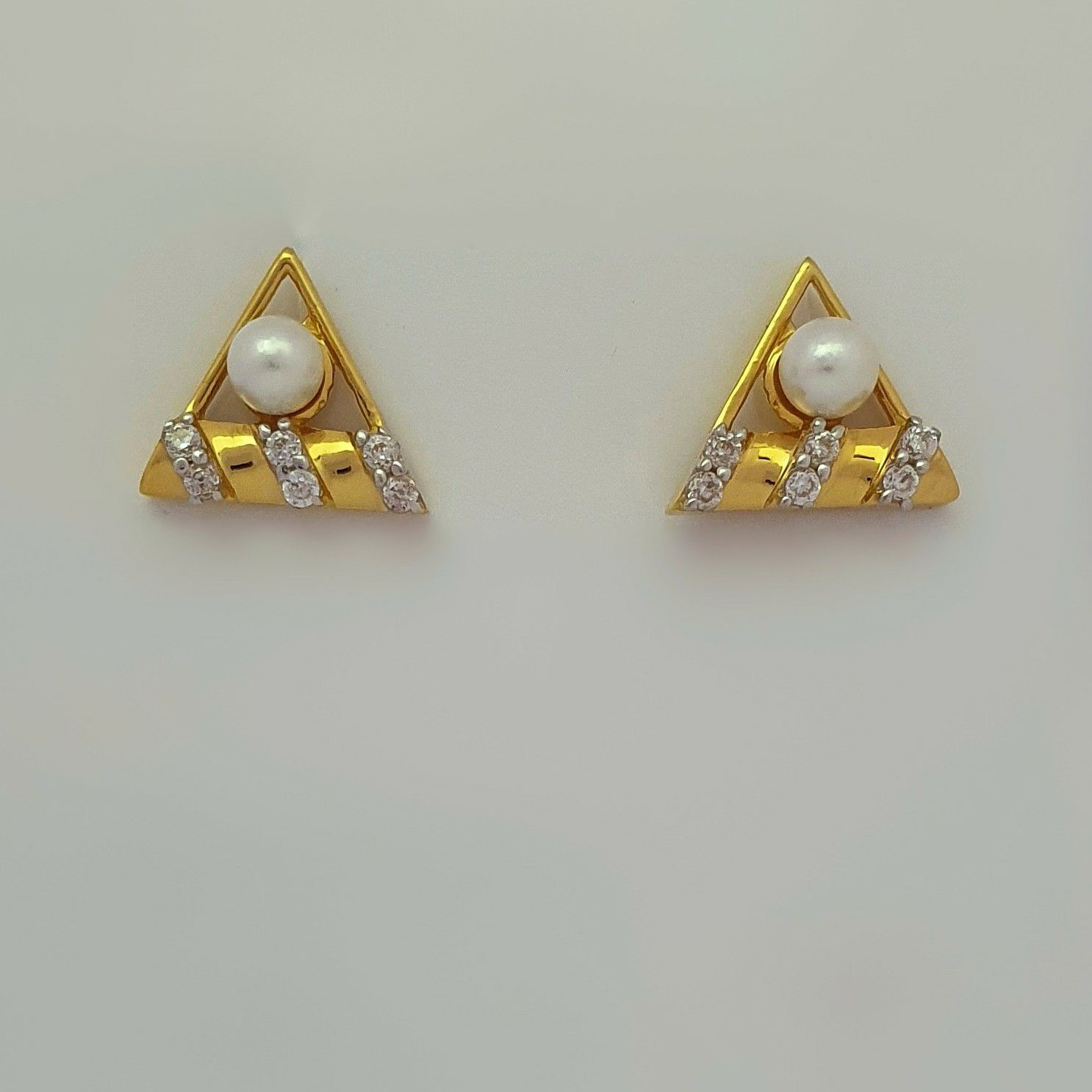 FANCY PEARL EARRING