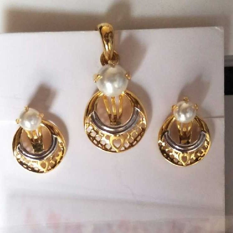 Pearl pendant set