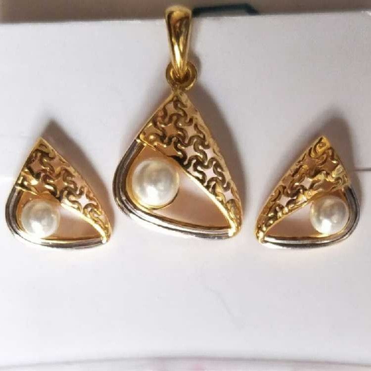 Fancy pearl Pendant Set