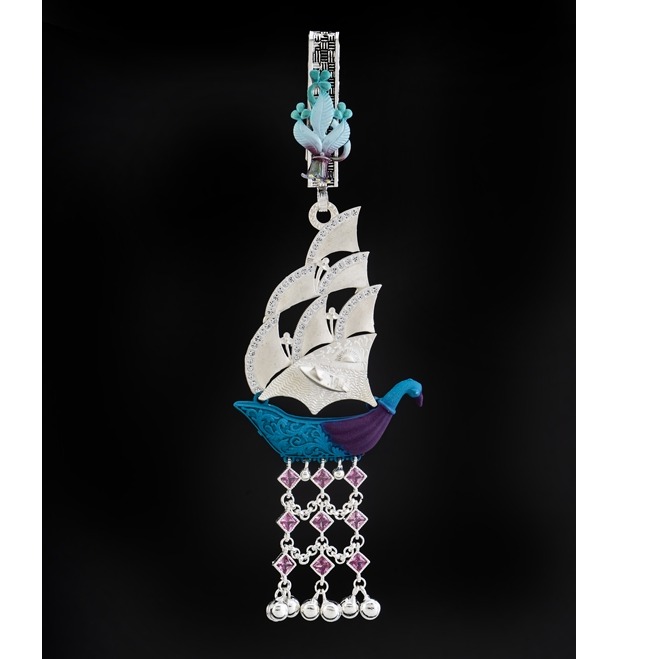 Silver dazzling antique waist keychain