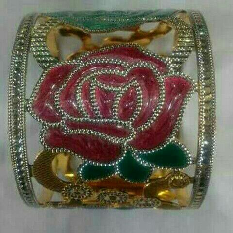22K / 916 Gold Designer Yellow CNC Bangle