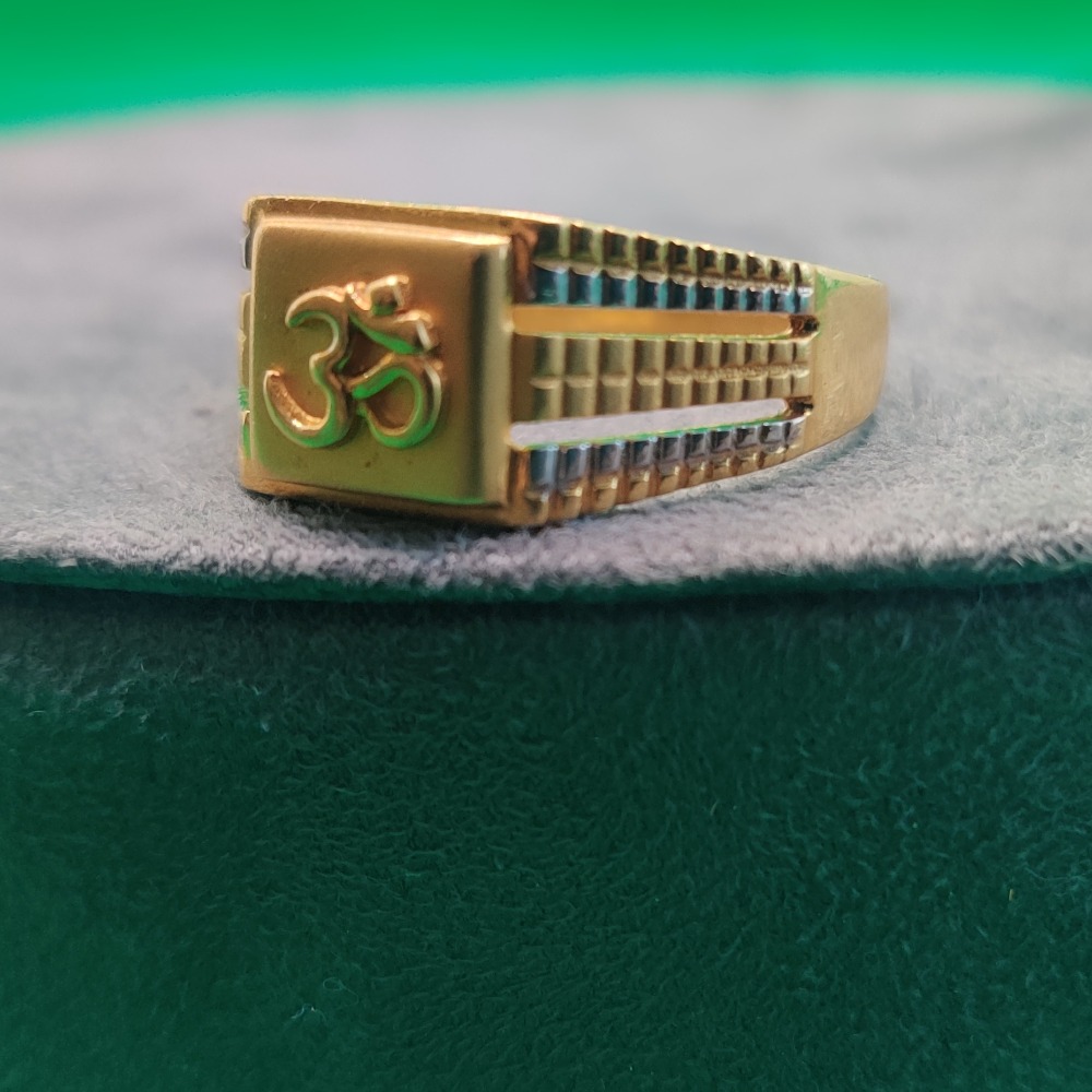 Gold Om Letter Ring