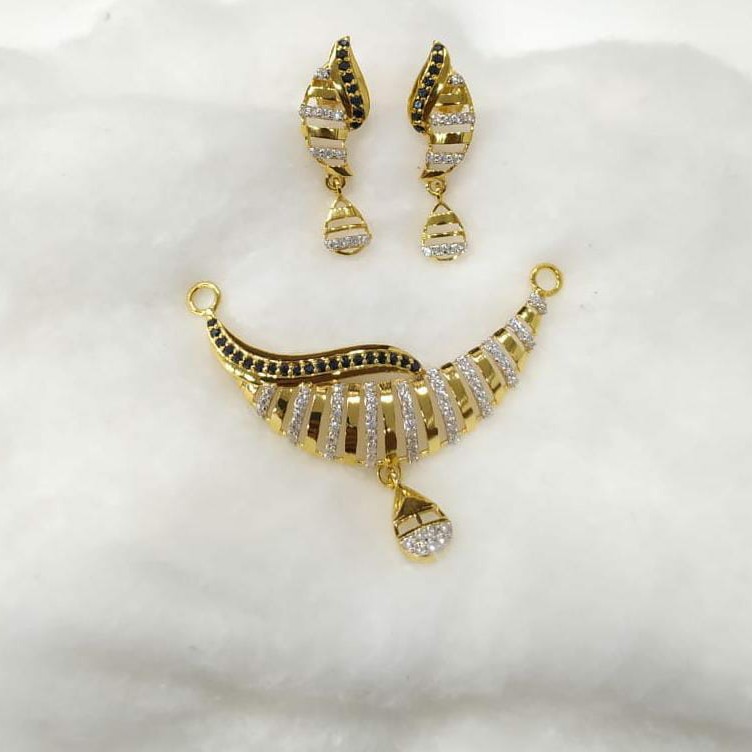 916 22 carat fancy diamond pendant set