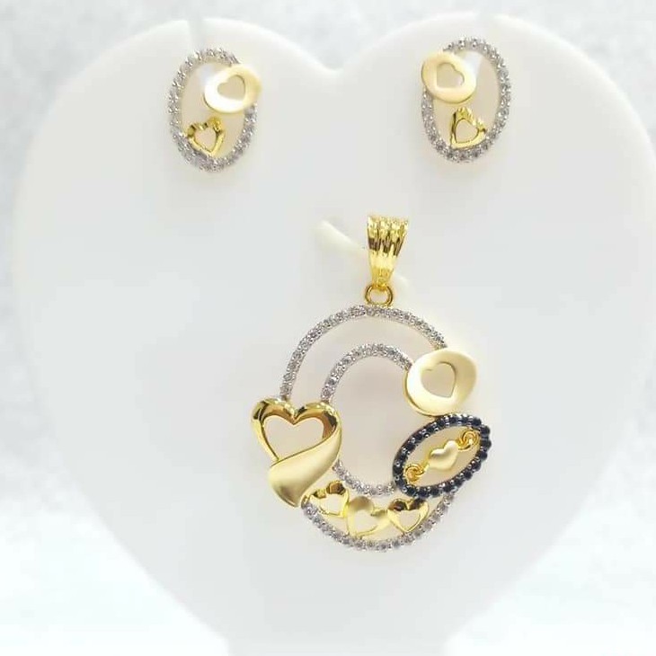 916 22 carat diamond pendant set