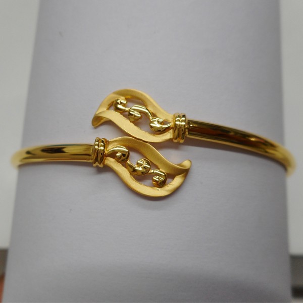 916 22 carat fancy ladies bracelet