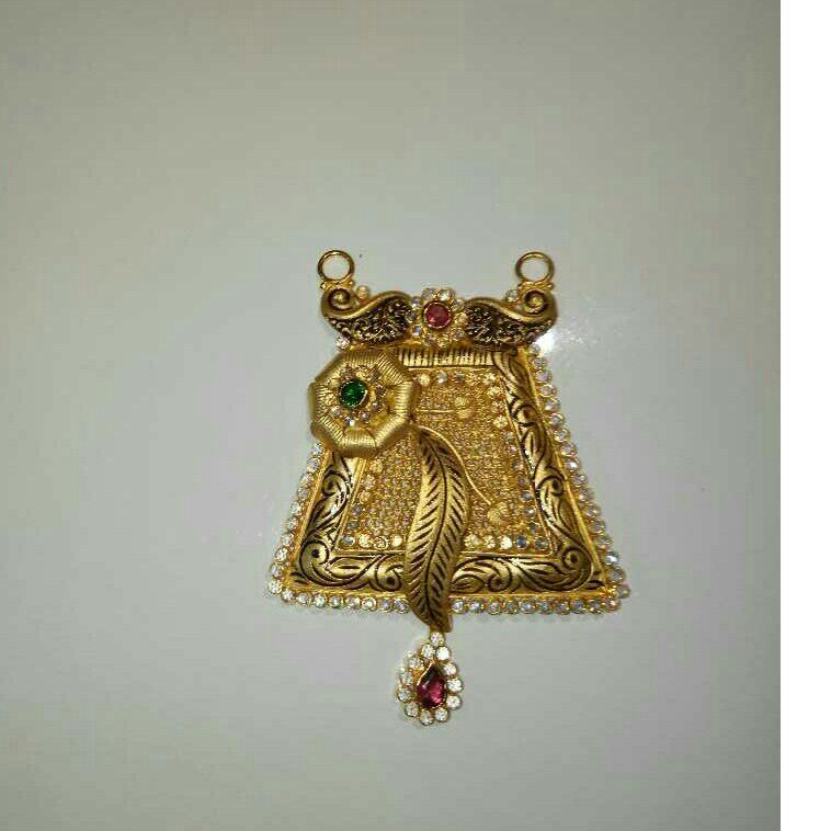 Elegant 916 Gold Pendant Set