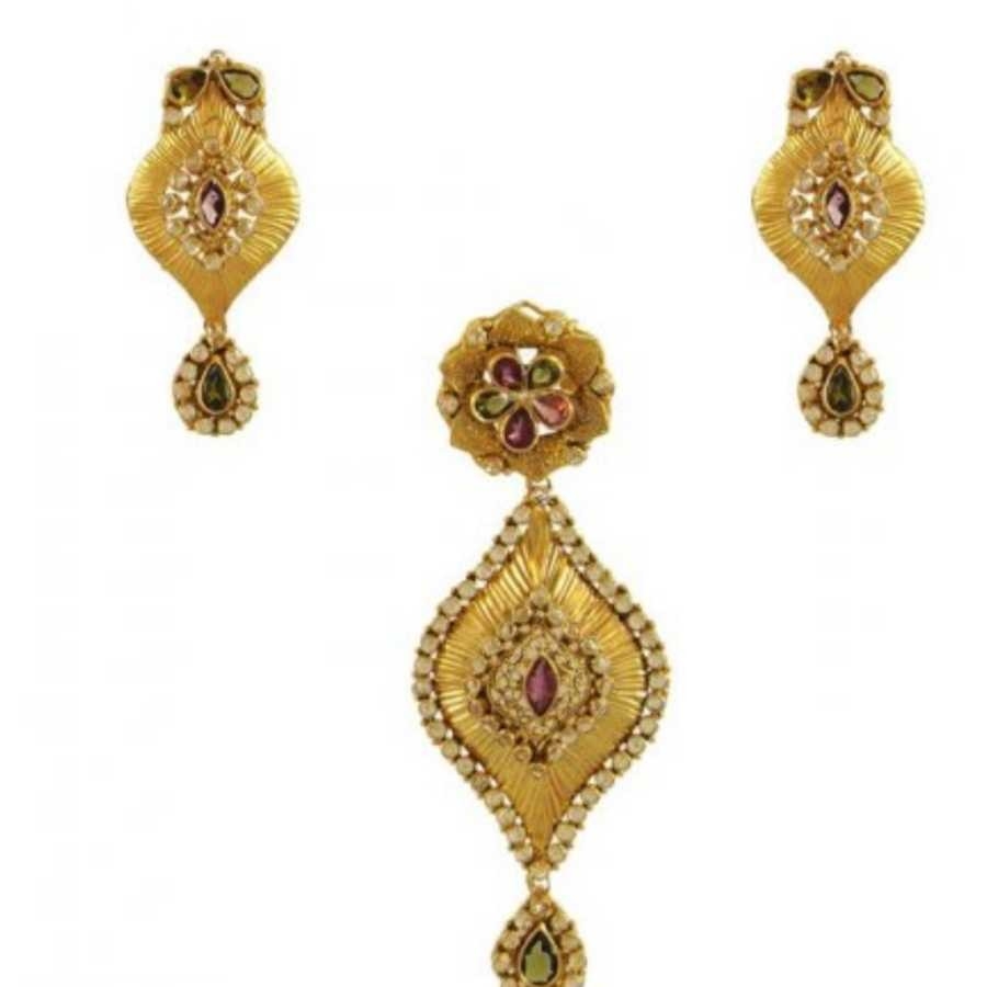 22K Gold Ladies Indian Fancy Pendant Set
