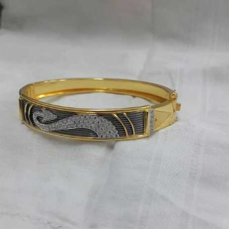 Gold Gents Indian Fancy Bracelet Yellow
