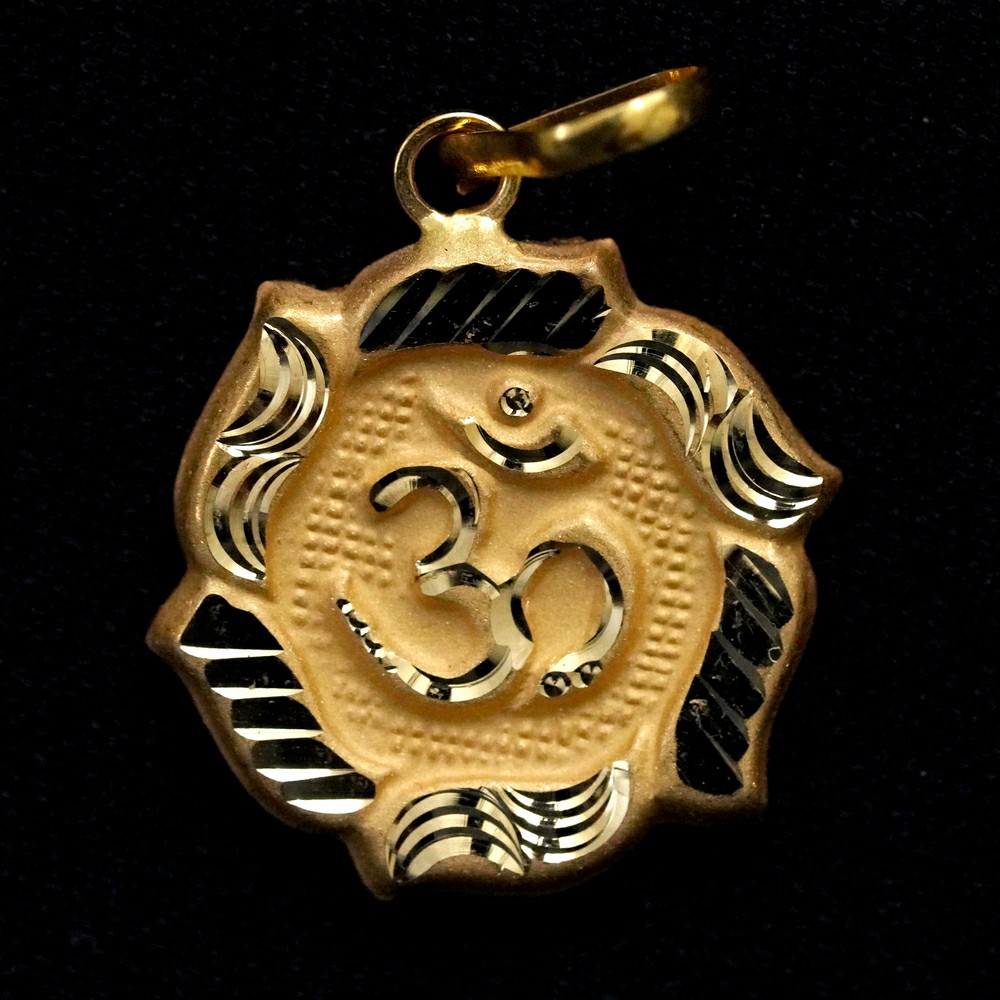 om pendant