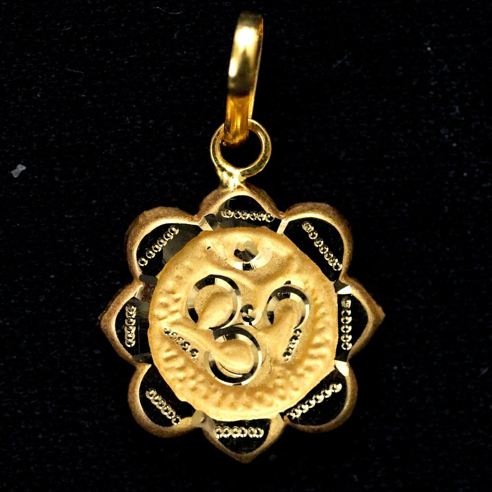 om pendant