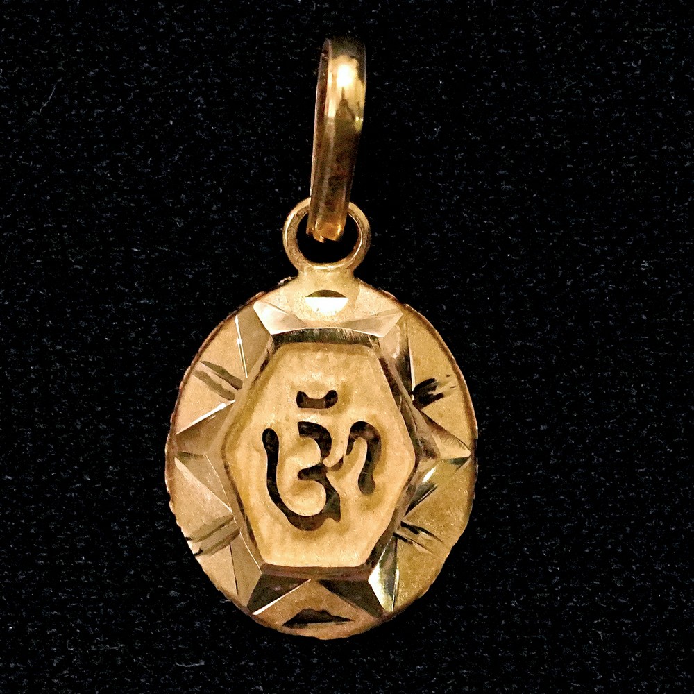 om pendant