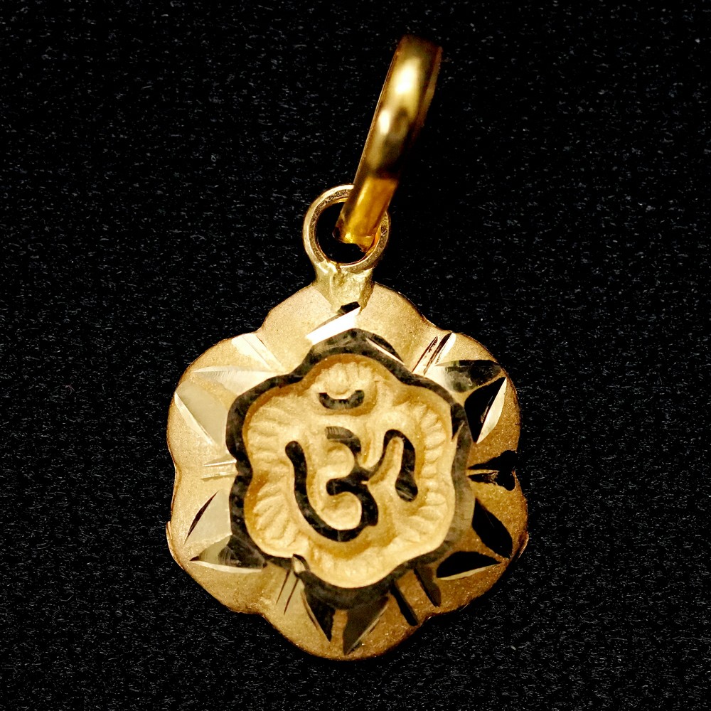 om pendant