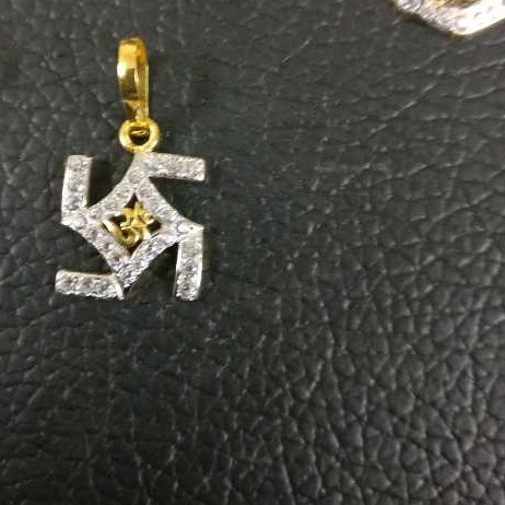 18KT Gold Ladies AD Casting Fancy Pendant