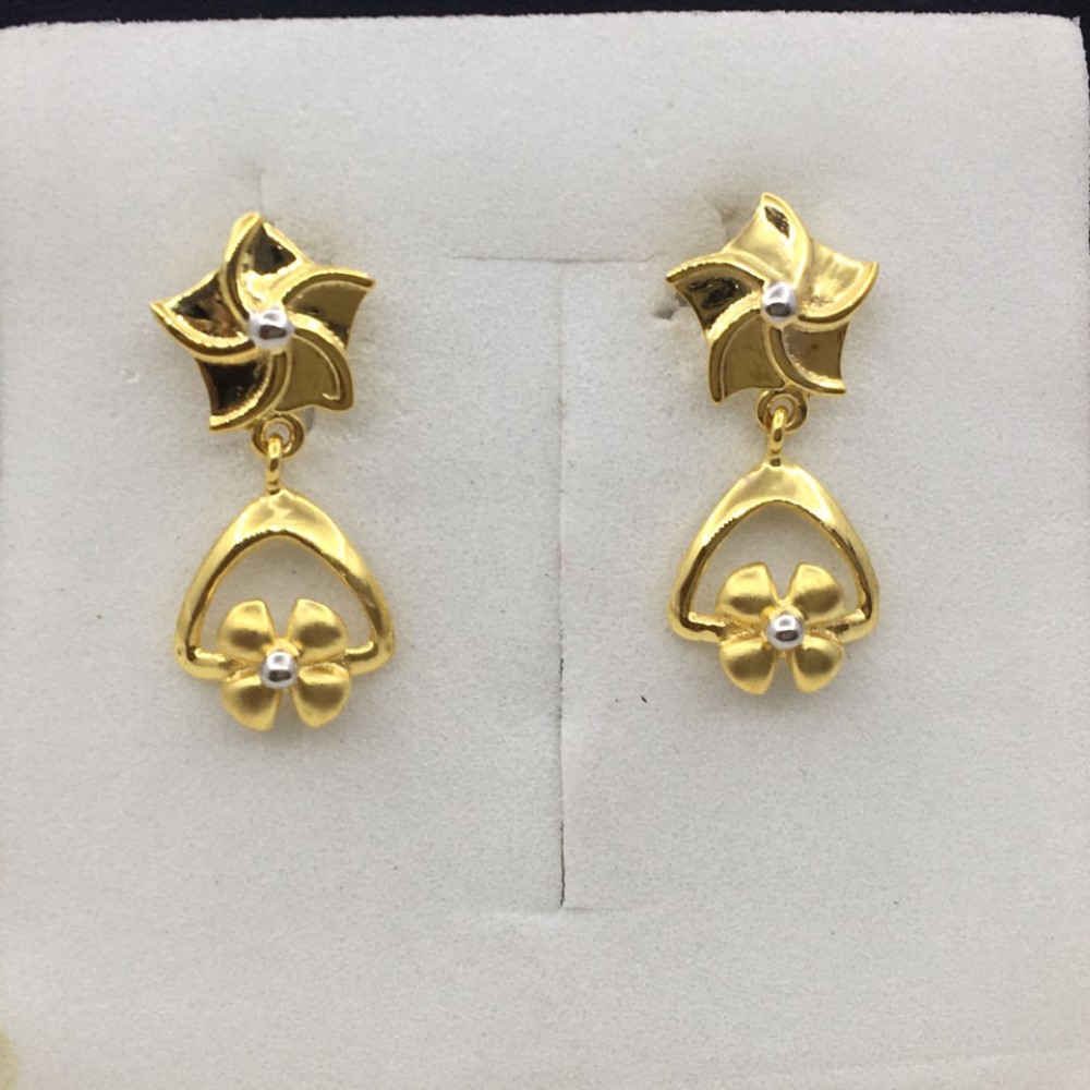 Yellow Gold light weight Design Earrings