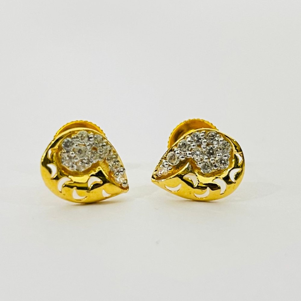 Yellow Gold Modern Daily Wear Earrings