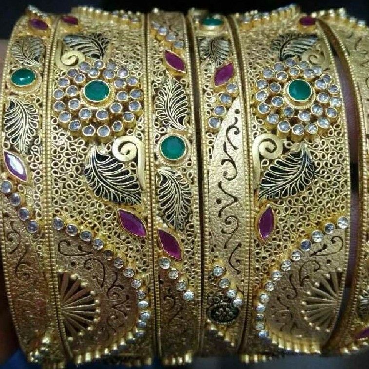Indian 916 Gold Antique Bangle