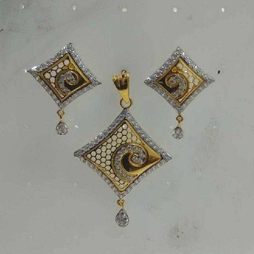 22KT Gold Antique Pendant Set