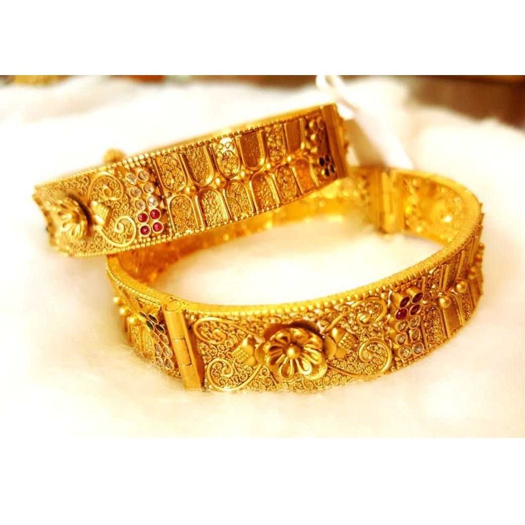 22KT Yellow Gold Antique Ladies Attractive Bangle