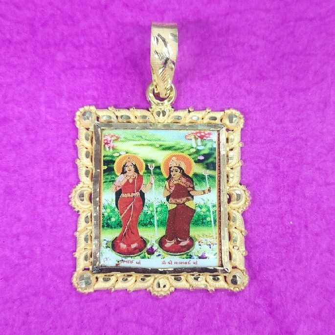 22 Kt. Gold Lalbai Fulbai Ma Printed Pendant