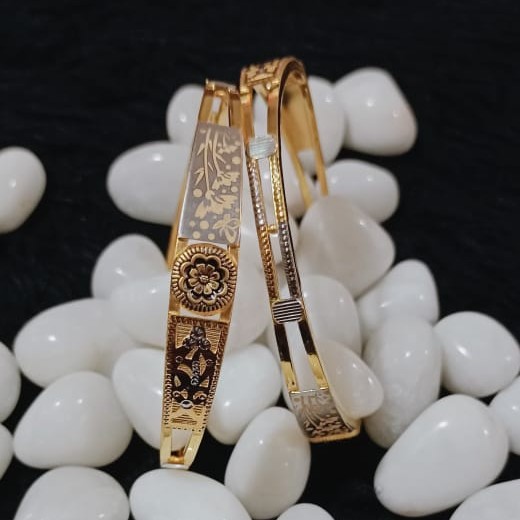 916 Gold Flower Design Kadli Bangle