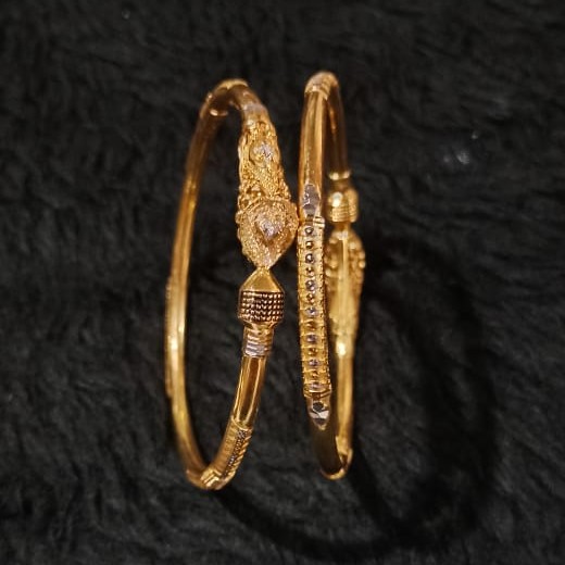 916 Gold Delicate Bangle