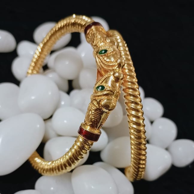 22K Gold Variya Kadli Bangle