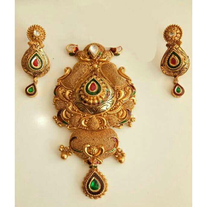 22KT Gold Ladies Jadtar Antique Mangalsutra Pendant Set