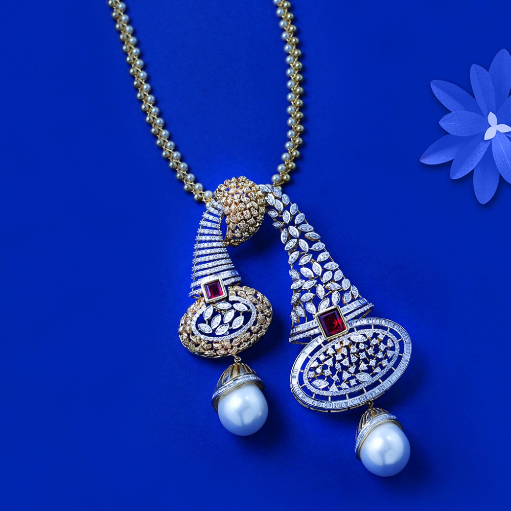 Classic diamond pendant chain