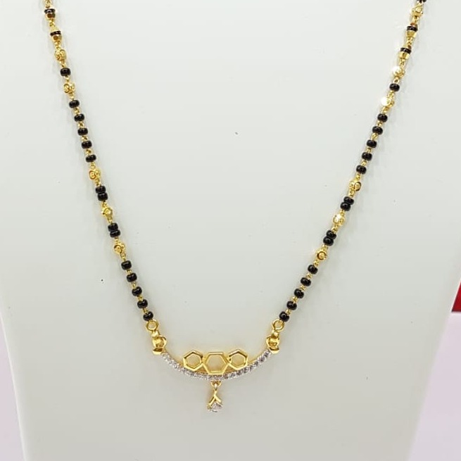 916 Gold Three Shape With Diamond In Mangalsutra