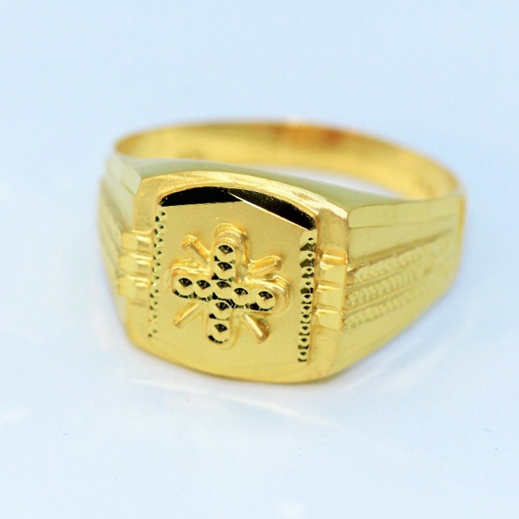 Gold light weight gents ring