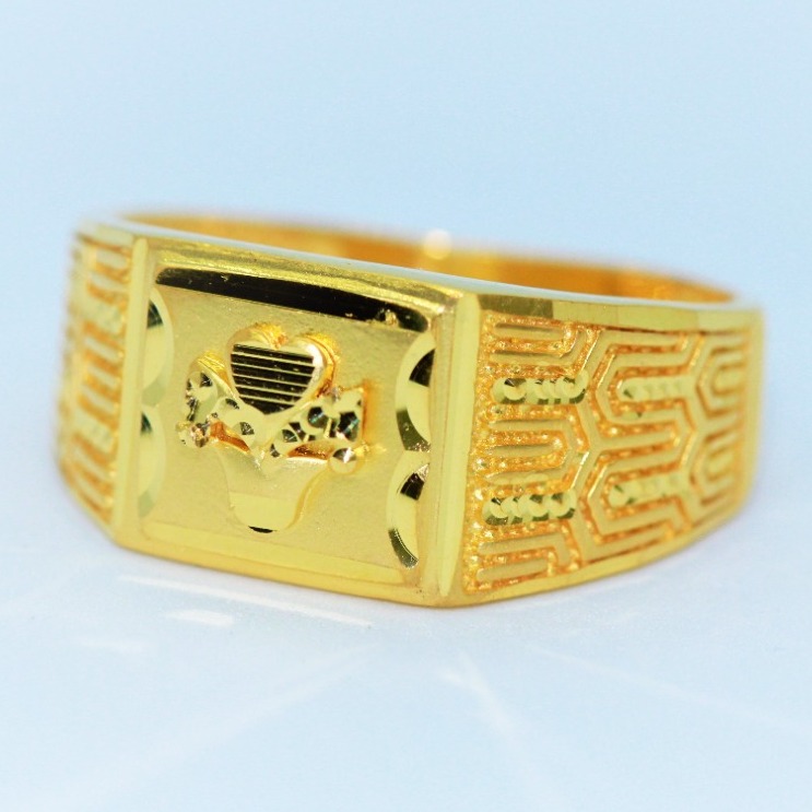 Gold trending gents ring
