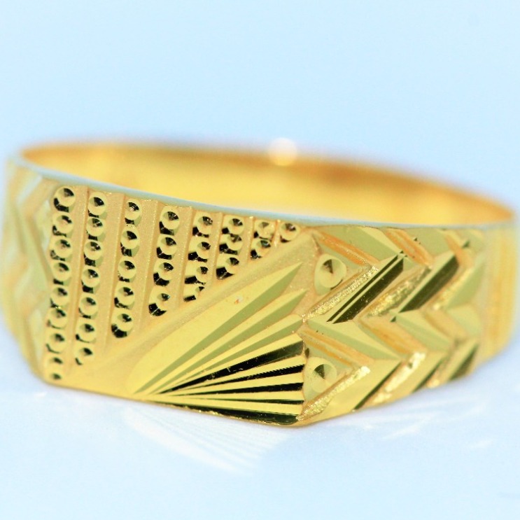 Gold classic gents ring