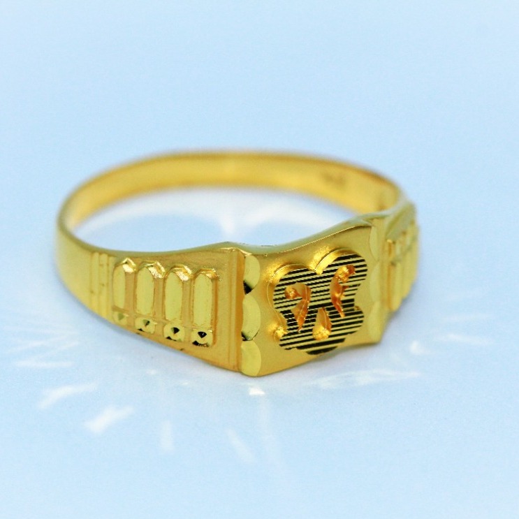 Gold fancy gents ring