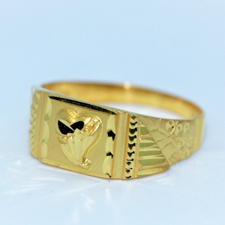 Gold classy gents ring