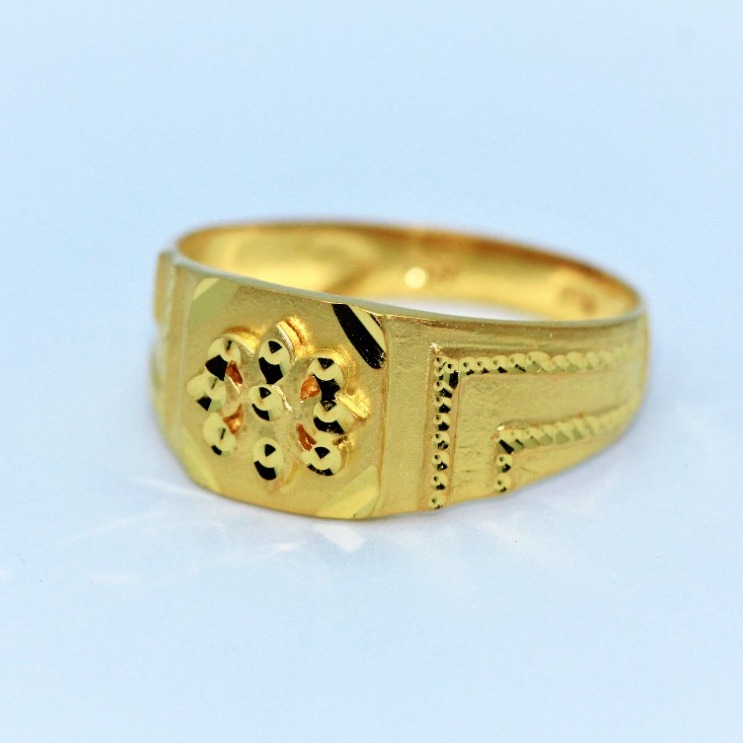 Gold antique gents ring