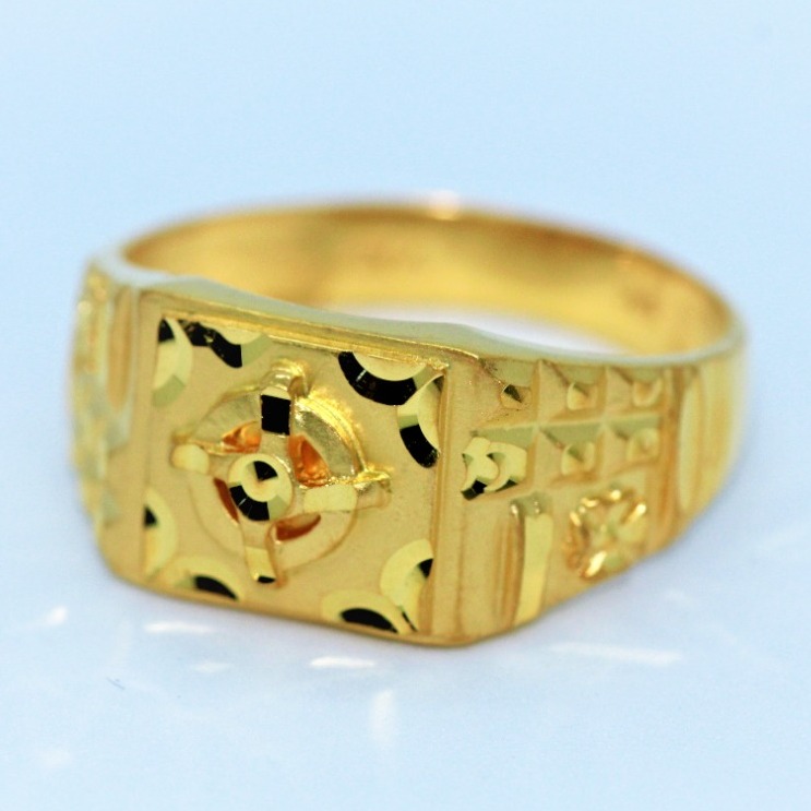 Gold contemporary gents ring