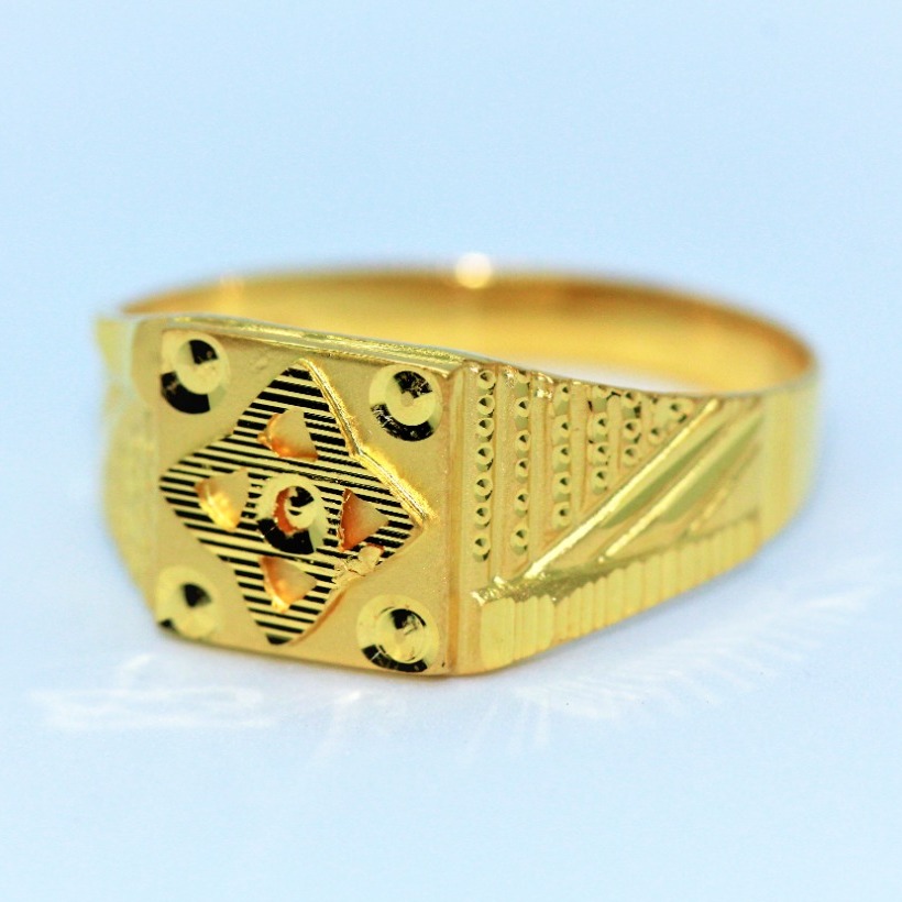Gold regal gents ring