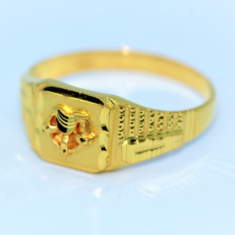 Gold grand gents ring