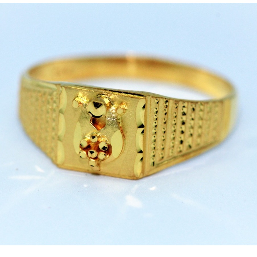 Gold grand gents ring