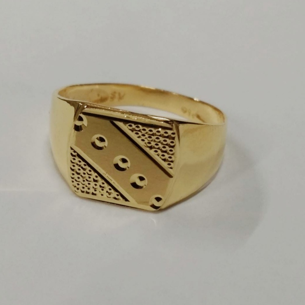 Gold grand gents ring